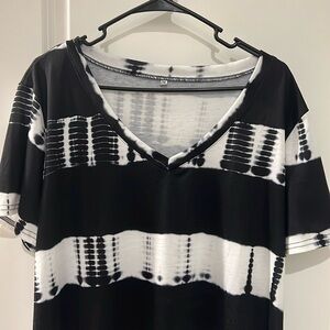 Women’s Plus V-neck
